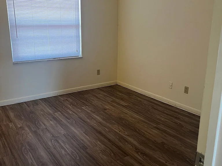 Canterbury Place Apartments — Photo 28
