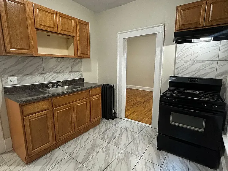 220 Roseville Ave #5D — Photo 1