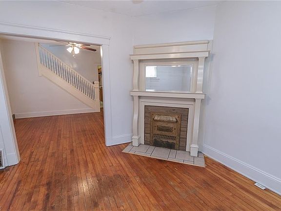 3rd image of 2052 W 101st St