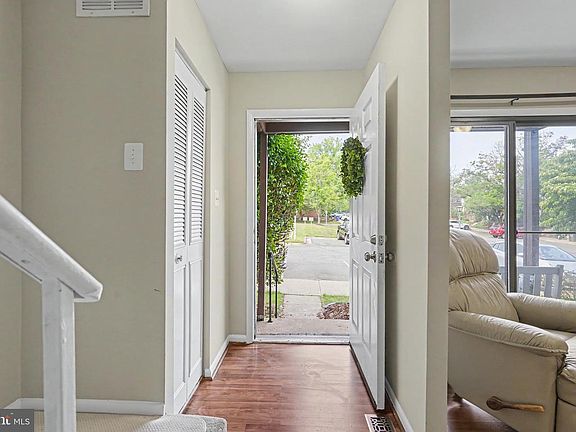 3rd image of 610 Giles Pl