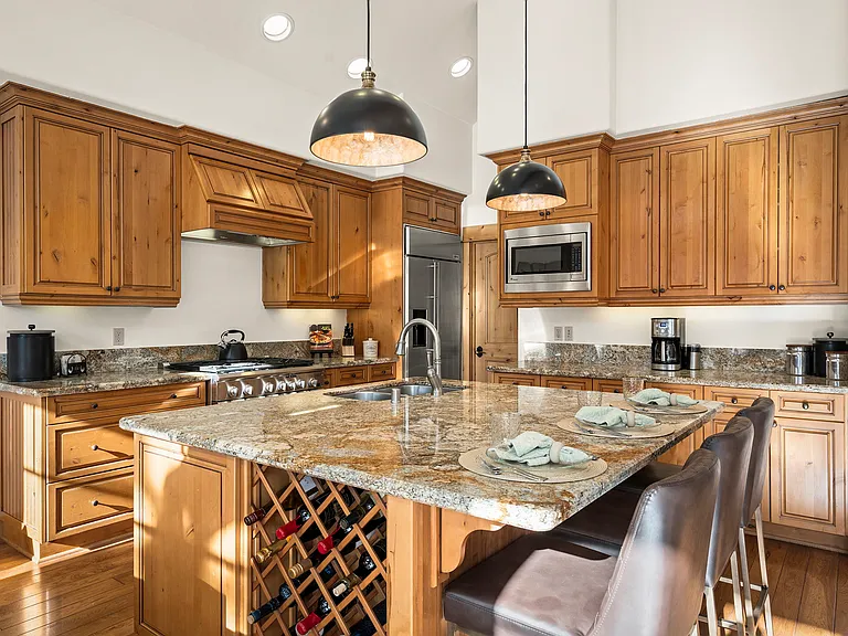 10247 Valmont Trl — Photo 8