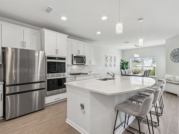 3rd image of 95261 Cornflower Dr