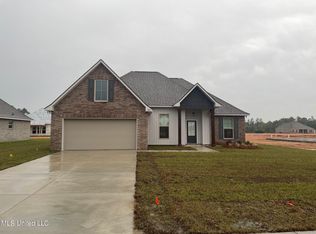11433 Memphis Cir, Ocean Springs, MS 39564