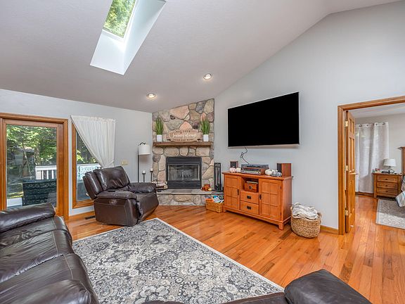 4th image of 6831 White Pine Dr