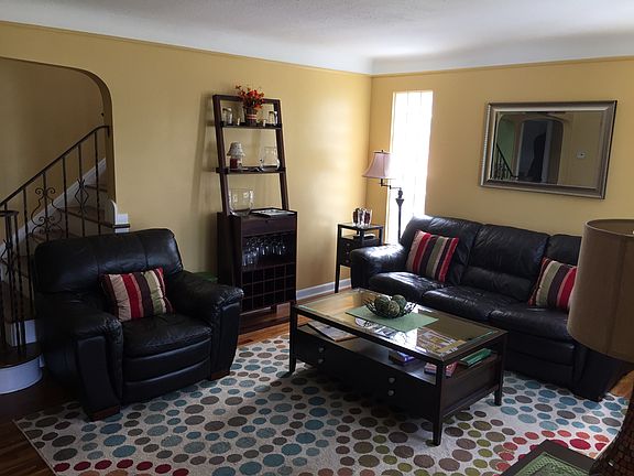 4th image of 19129 Puritas Ave