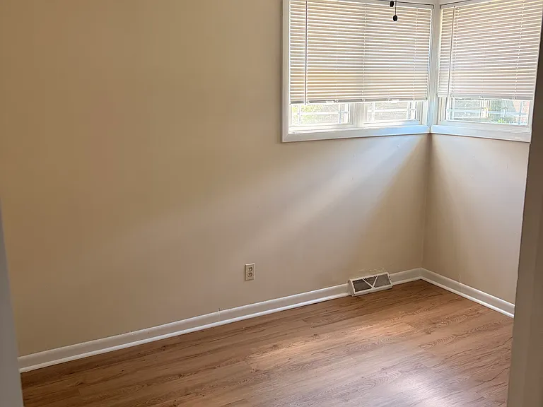 4203 Crestview Dr — Photo 20