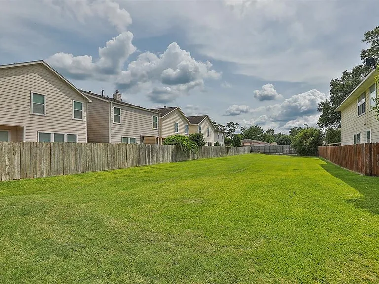 10046 Hillside Bayou Dr — Photo 24