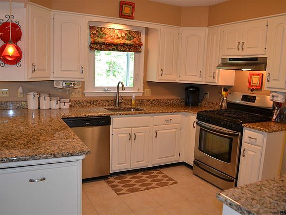 2nd image of 31 Helen Dr