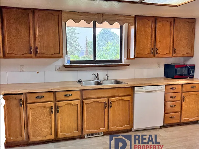 1750 Lancaster St — Photo 5