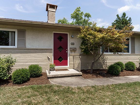 4th image of 680 Drummond Ct