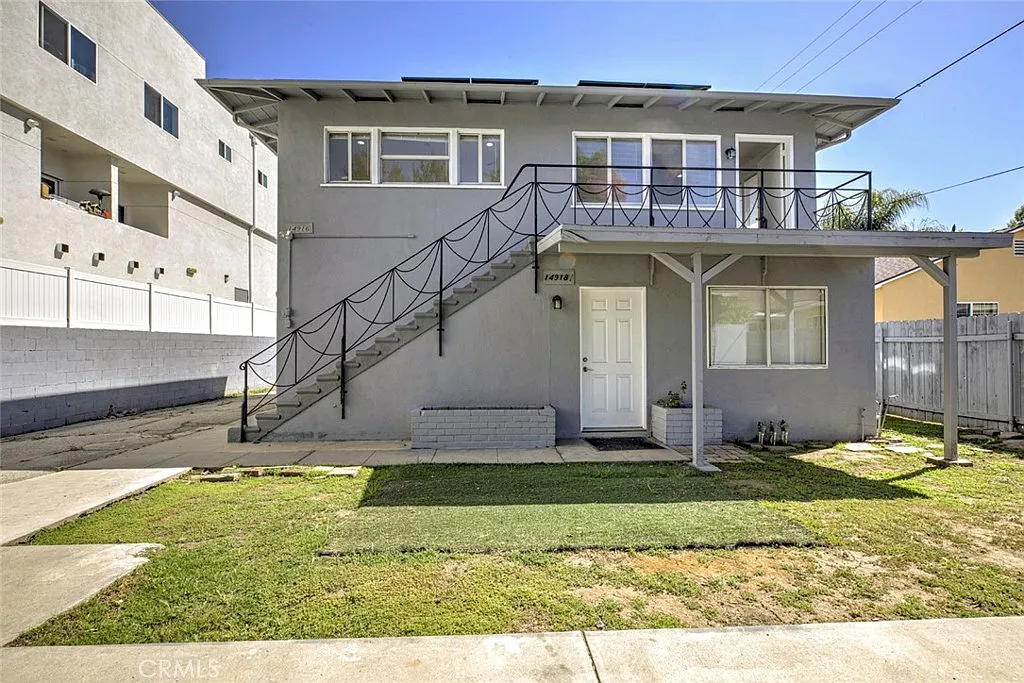 2 bed, 700 sqft, $2,800 — Photo 1