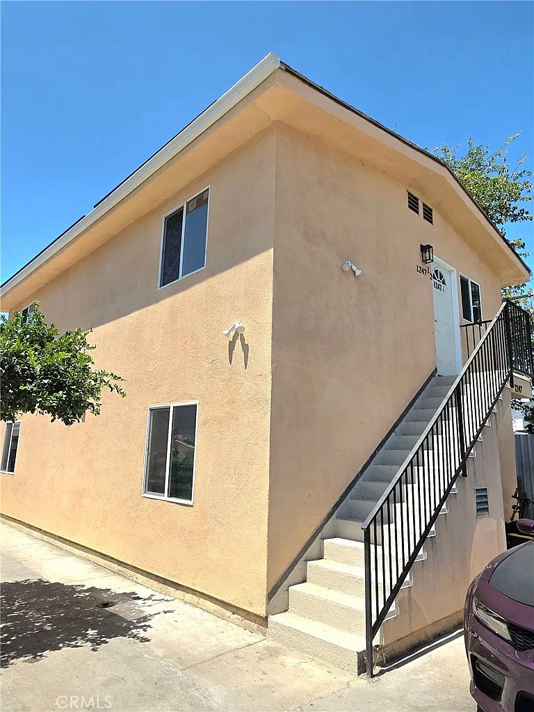 2 bed, 1000 sqft, $2,500 — Photo 2