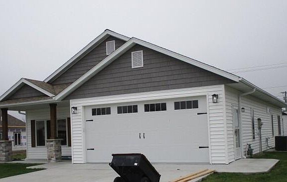 3rd image of 808 N Barela Cir