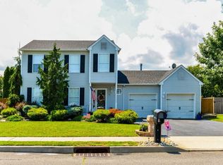 11 Acadia Ln, Howell, NJ 07731