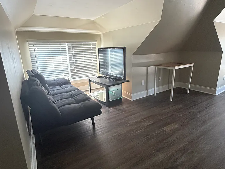 534 Ridgeway St #B — Photo 10