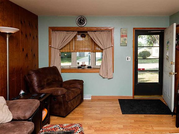 3rd image of 1005 Marie Ave