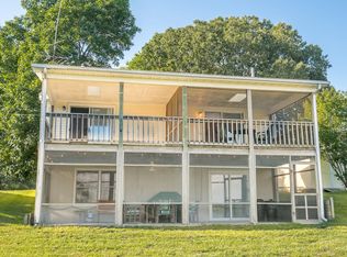 1043 Point Anne Dr, Hartfield, VA 23071