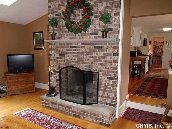 5th image of 2035 Syosset Dr