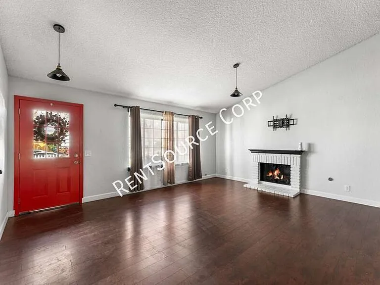 37925 Maureen St — Photo 6