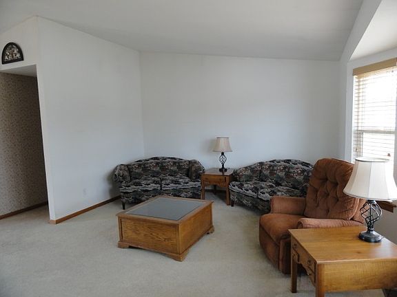 2nd image of 2449 Queen Dr