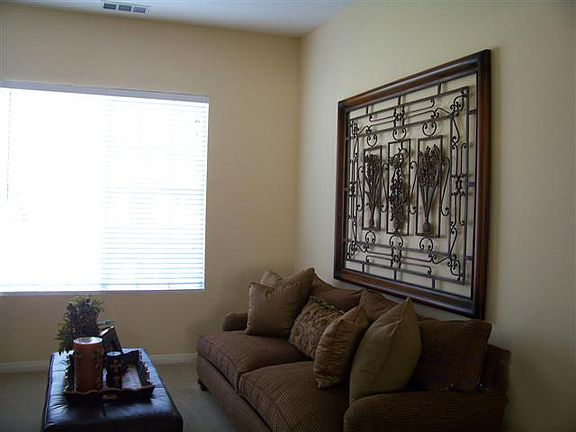 3rd image of 498 Jenny Cir