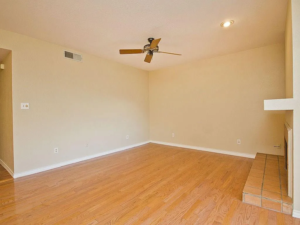 2 bed, 1.0 bath, 979 sqft, $1,750 — Photo 3