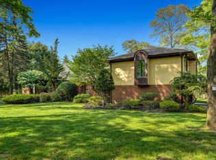 17 Greenbrier Rd, Oakhurst, NJ 07755