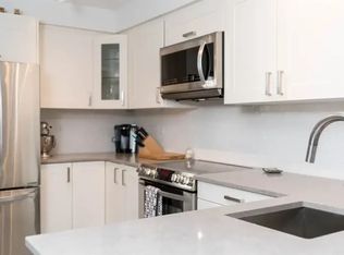 2565 Broadway W #115, Vancouver, BC V6K2E9