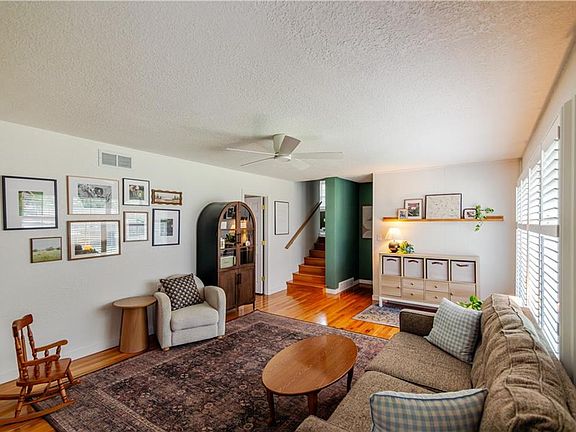 2nd image of 1219 Mound Dr