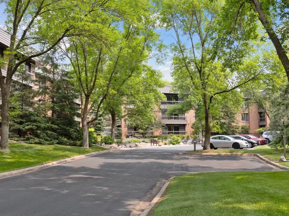7250 Lewis Ridge Pkwy APT 310, Edina, MN 55439