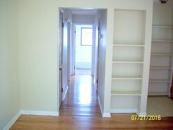 3rd image of 110 W Greenwood St