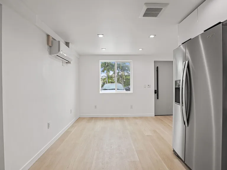 2561 W Avenue 30 — Photo 23