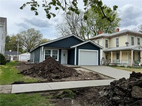 220 S Locust St, Ottawa, KS 66067