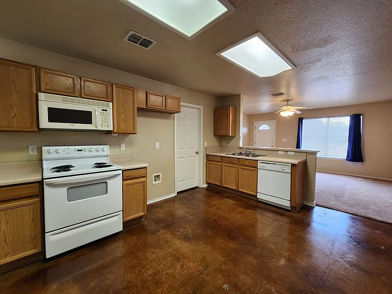 1013 Misty Acres Dr — Photo 10