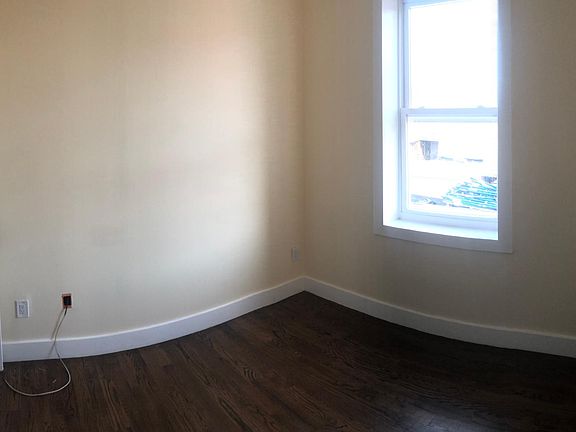 3rd image of 190 Delancey St #2
