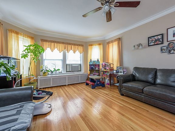 5th image of 5722 N Richmond St