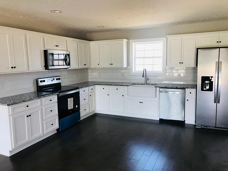 202 Graham Way — Photo 3