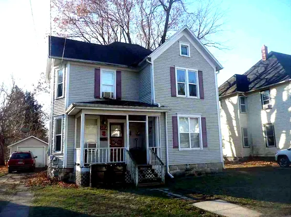 503 W Cottonwood St, Freeport, IL 61032
