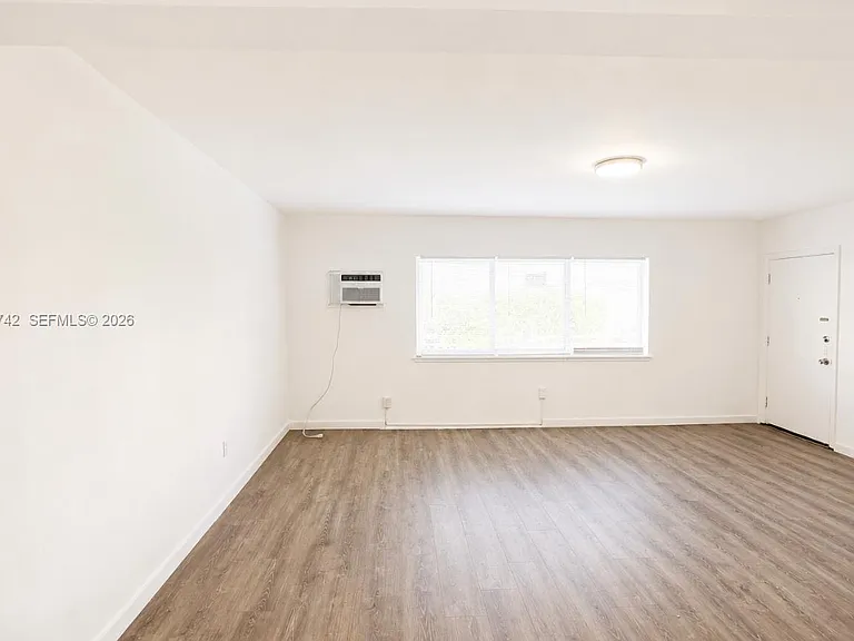 7600 Dickens Ave #2 — Photo 2