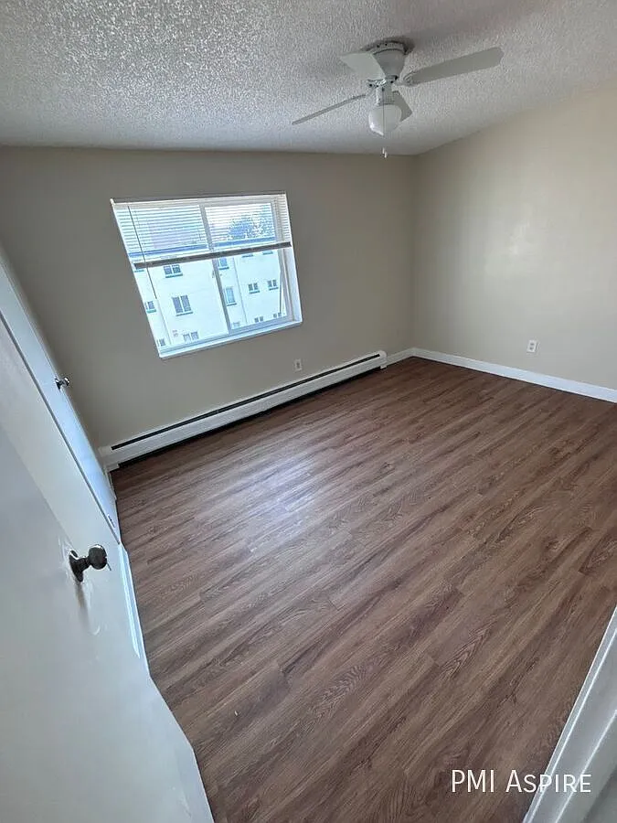 2 bed, 1.0 bath, 800 sqft, $1,200 — Photo 3