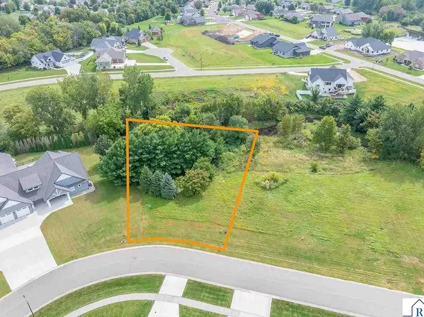 121 Pine Creek Rd, Mankato, MN 56001