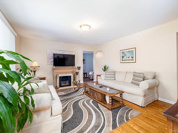 5th image of 265 W Windsor Parkway