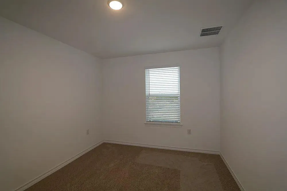 4 bed, 2.5 bath, 2144 sqft, $2,399 — Photo 4