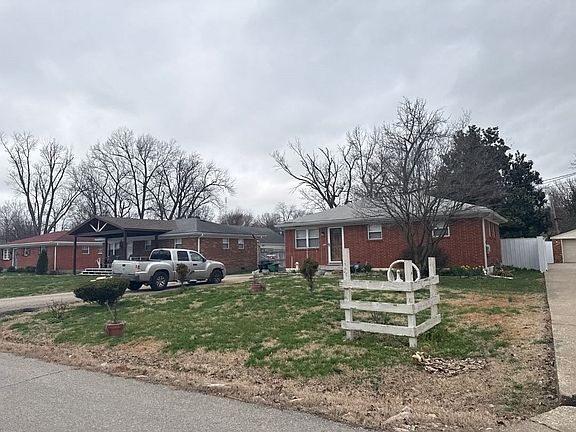 4th image of 1121 Lone Oak Ave