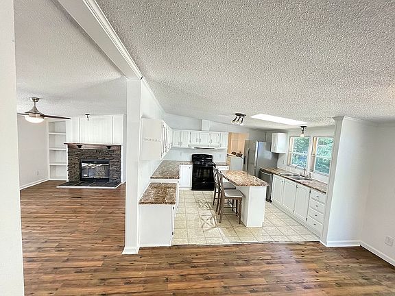 4th image of 5514 Bridgeway Dr