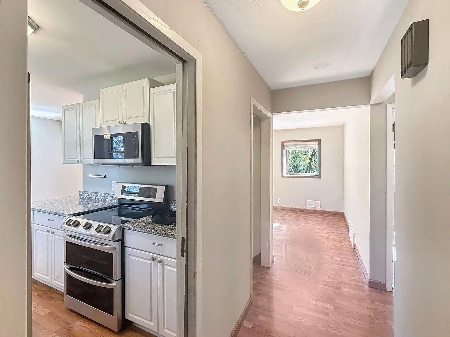 7 bed, 3.0 bath, 3200 sqft, $3,195 — Photo 4
