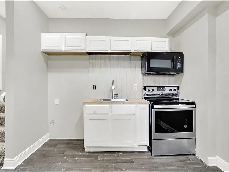 1031 N Dearborn St #B — Photo 14