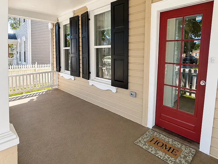 909 Corbett St — Photo 4
