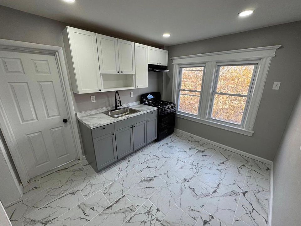 1st image of 294 Chadwick Ave #3A