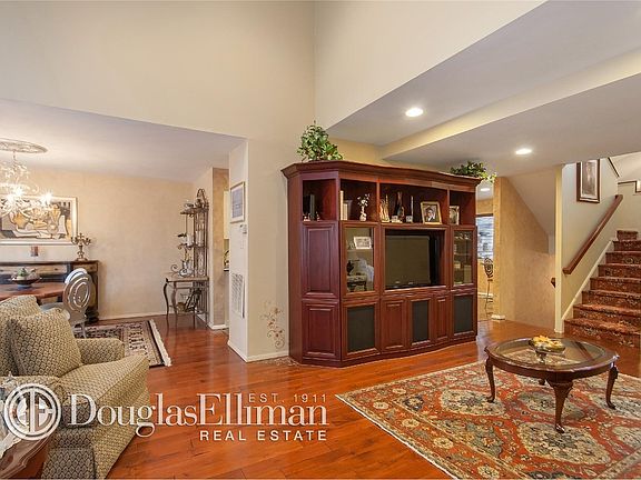 2nd image of 51 Chestnut Ln